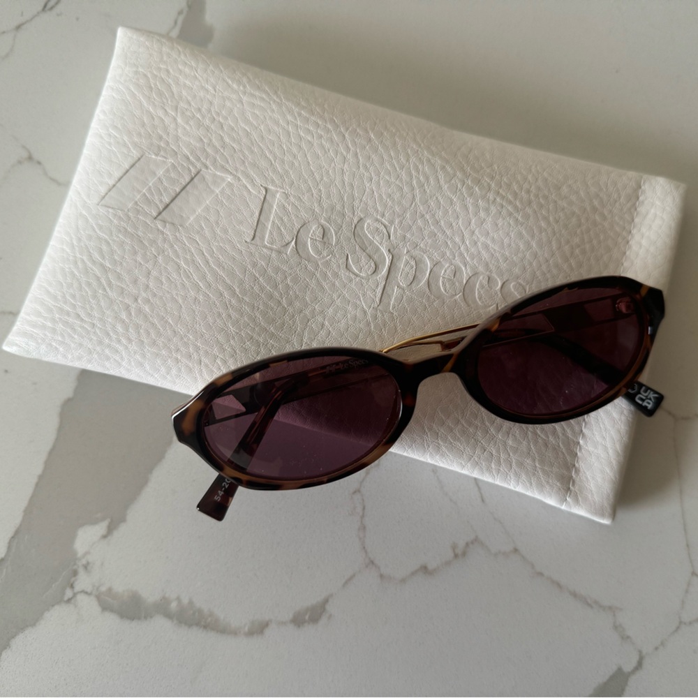 Le Specs “Lunita” in Brown